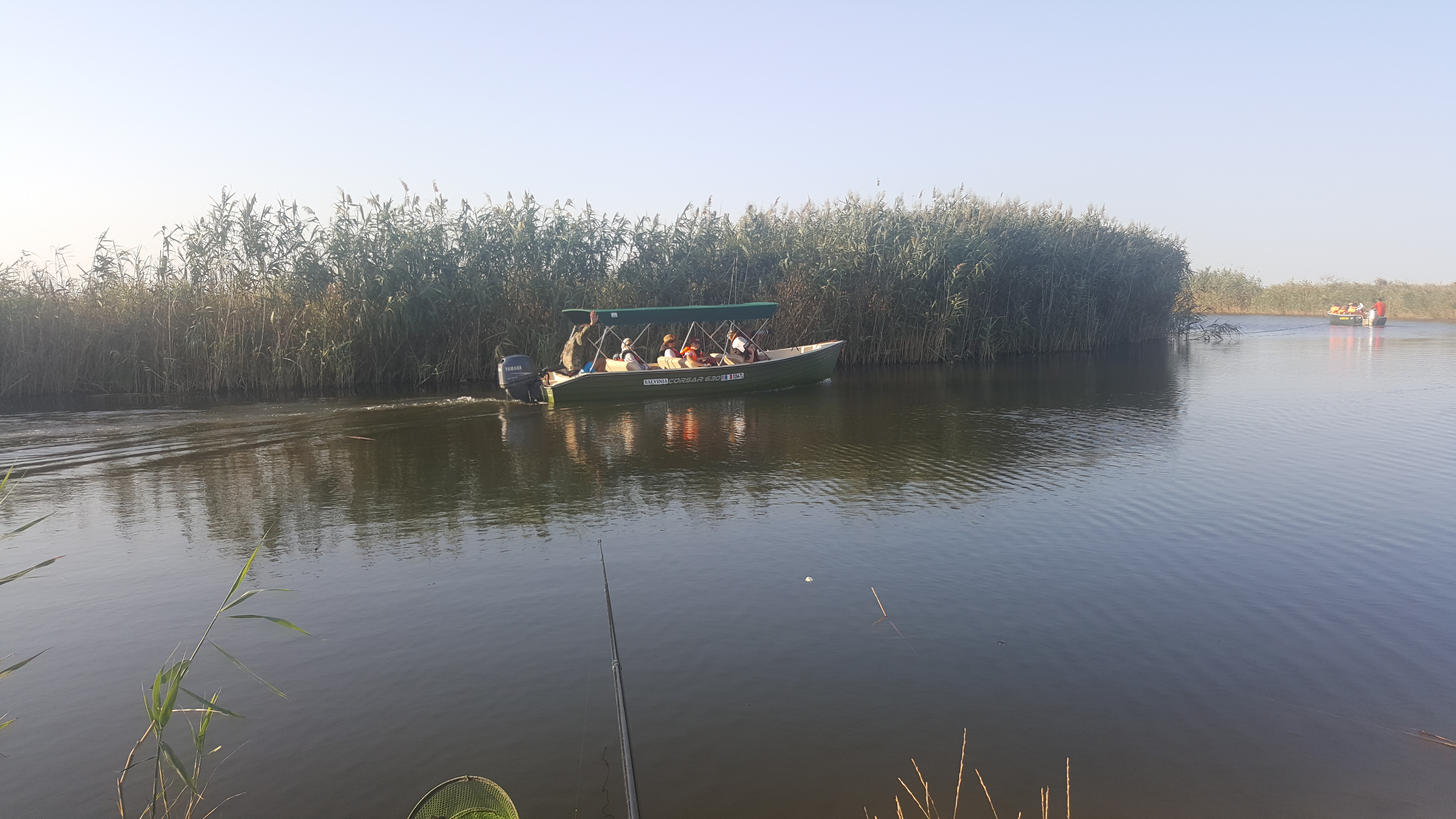 Plimbari cu barca pe canalul ce merge la Ciotica